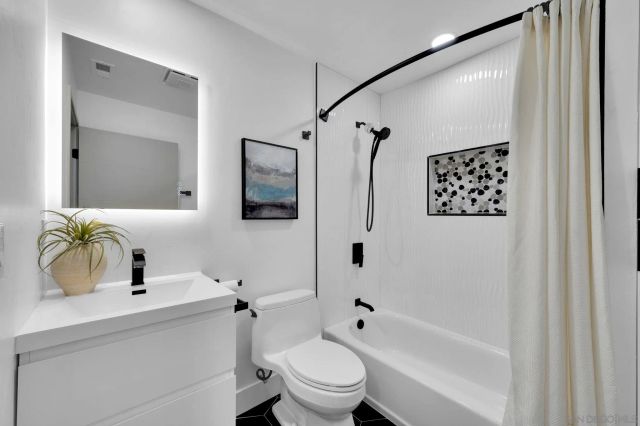 5915 Madra, San Diego, CA 92120