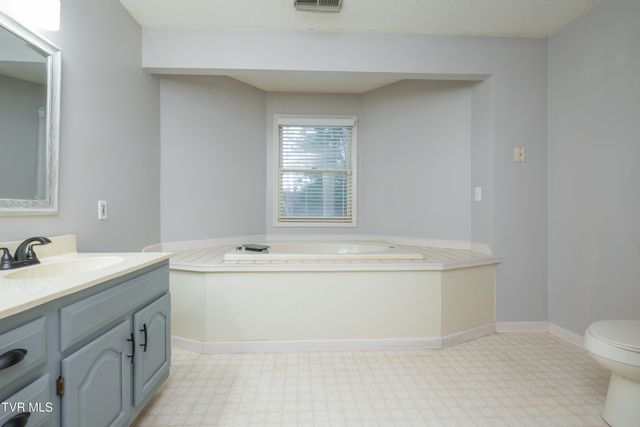 285 Chesterfield Drive, Kingsport, TN 37663