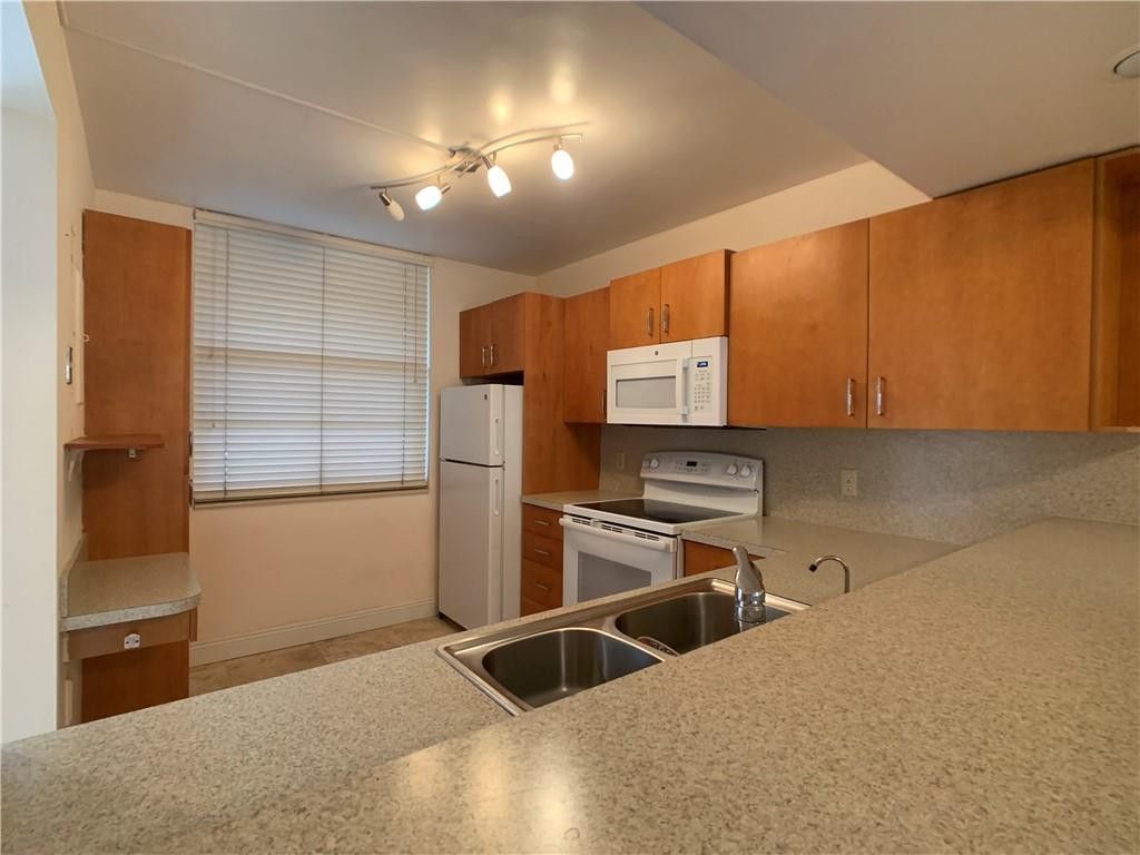 1721 Whitehall Drive 102, Davie, FL 33324