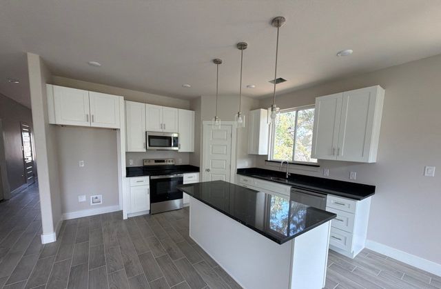 5621 San Jacinto Drive, Granbury, TX 76048