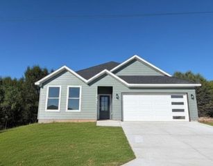 5621 San Jacinto Drive, Granbury, TX 76048