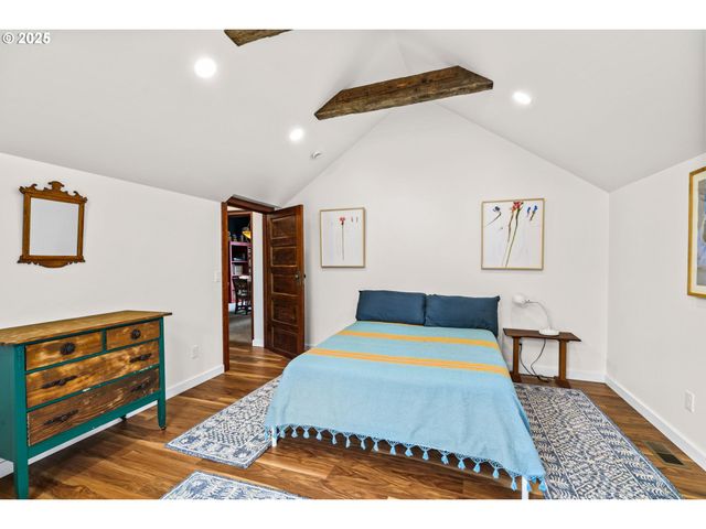 409 N 8TH St, Cottage Grove, OR 97424