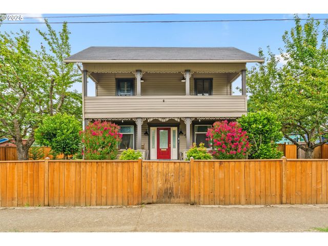 409 N 8TH St, Cottage Grove, OR 97424