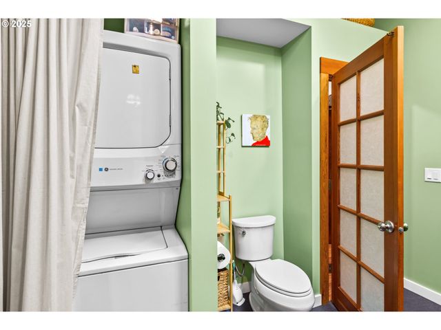 409 N 8TH St, Cottage Grove, OR 97424