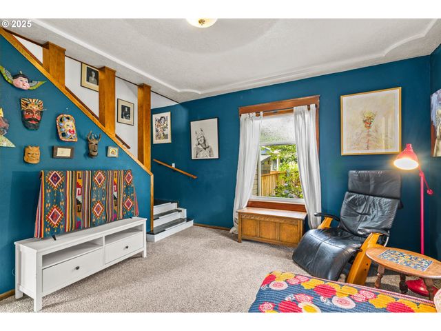 409 N 8TH St, Cottage Grove, OR 97424