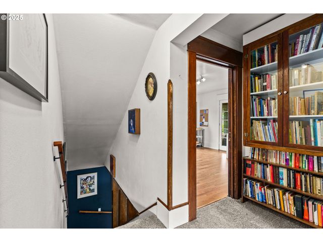 409 N 8TH St, Cottage Grove, OR 97424