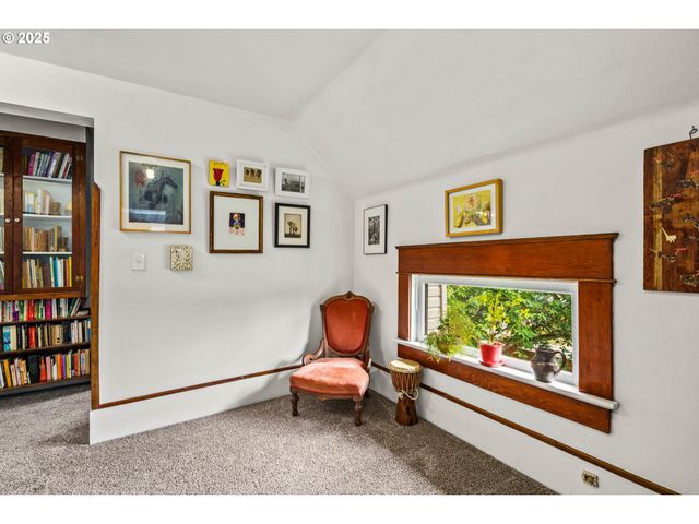 409 N 8TH St, Cottage Grove, OR 97424