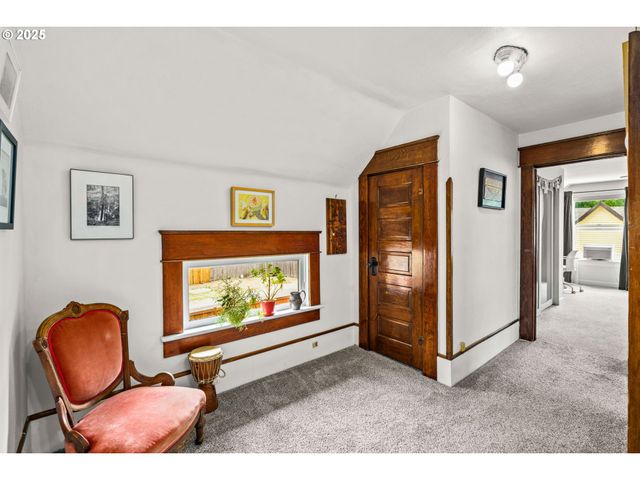 409 N 8TH St, Cottage Grove, OR 97424