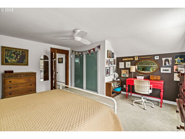 409 N 8TH St, Cottage Grove, OR 97424