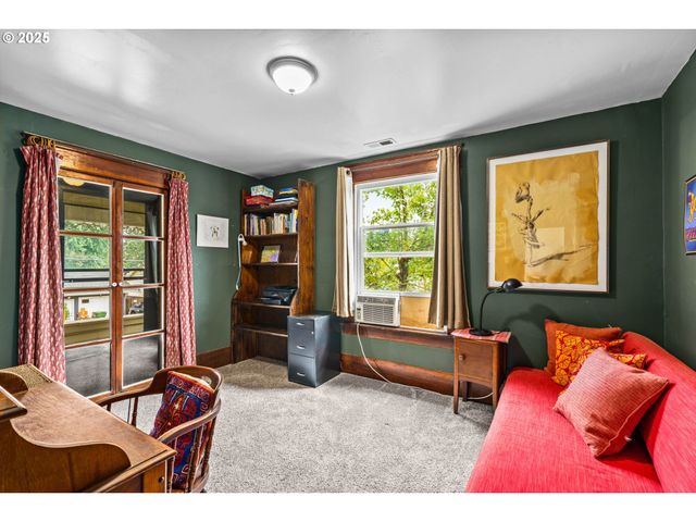 409 N 8TH St, Cottage Grove, OR 97424