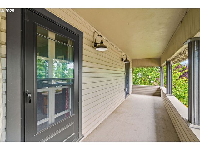 409 N 8TH St, Cottage Grove, OR 97424