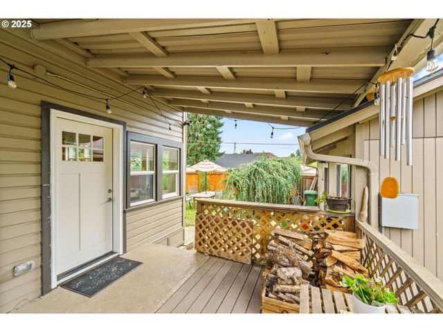 409 N 8TH St, Cottage Grove, OR 97424