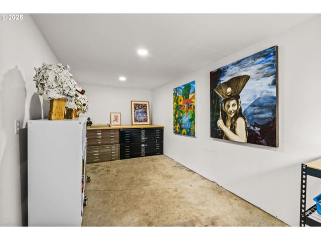 409 N 8TH St, Cottage Grove, OR 97424