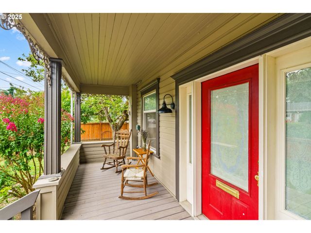 409 N 8TH St, Cottage Grove, OR 97424