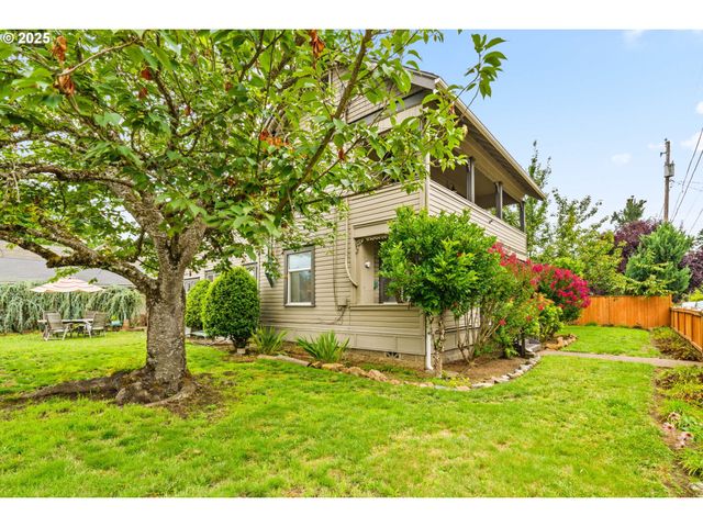 409 N 8TH St, Cottage Grove, OR 97424