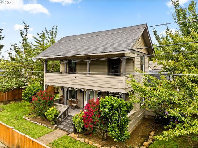 409 N 8TH St, Cottage Grove, OR 97424