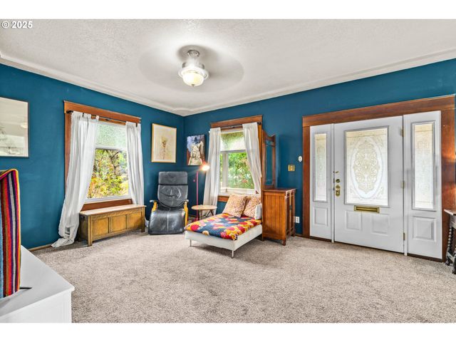 409 N 8TH St, Cottage Grove, OR 97424