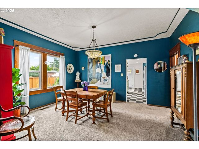 409 N 8TH St, Cottage Grove, OR 97424