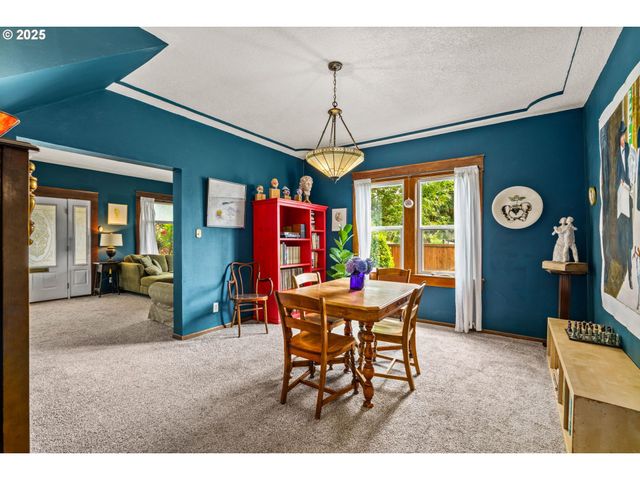 409 N 8TH St, Cottage Grove, OR 97424