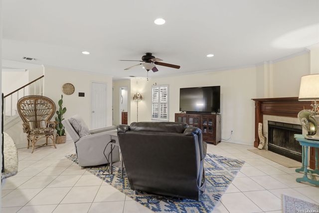 16426 Hillview Pass Dr, San Antonio, TX 78247