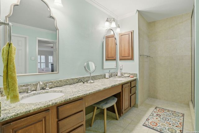 16426 Hillview Pass Dr, San Antonio, TX 78247
