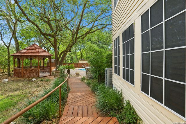 16426 Hillview Pass Dr, San Antonio, TX 78247