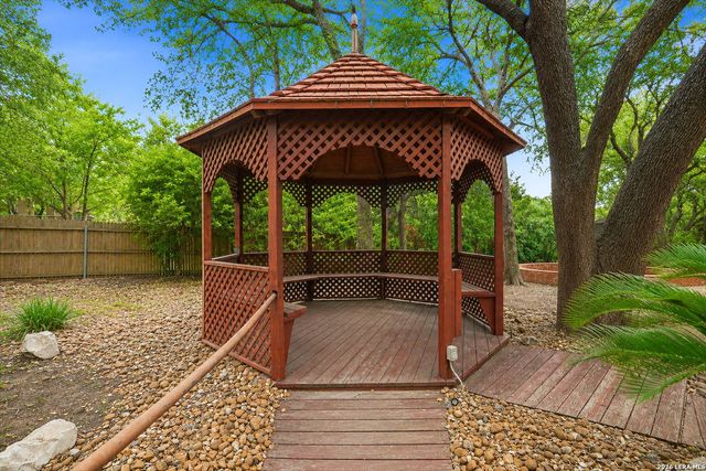16426 Hillview Pass Dr, San Antonio, TX 78247