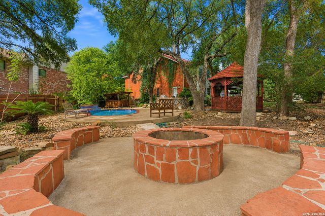 16426 Hillview Pass Dr, San Antonio, TX 78247