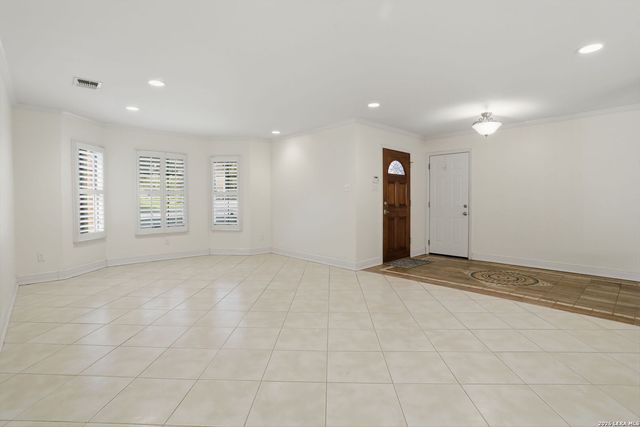 16426 Hillview Pass Dr, San Antonio, TX 78247