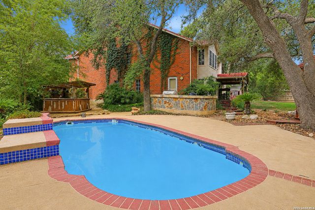 16426 Hillview Pass Dr, San Antonio, TX 78247