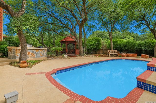 16426 Hillview Pass Dr, San Antonio, TX 78247