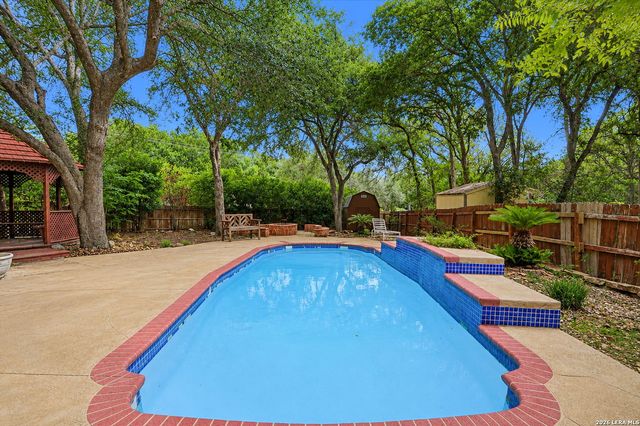 16426 Hillview Pass Dr, San Antonio, TX 78247