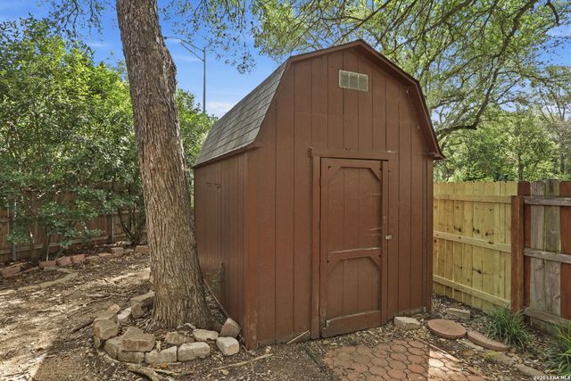 16426 Hillview Pass Dr, San Antonio, TX 78247