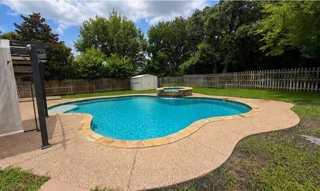 1933 Parktree Drive, Arlington, TX 76001