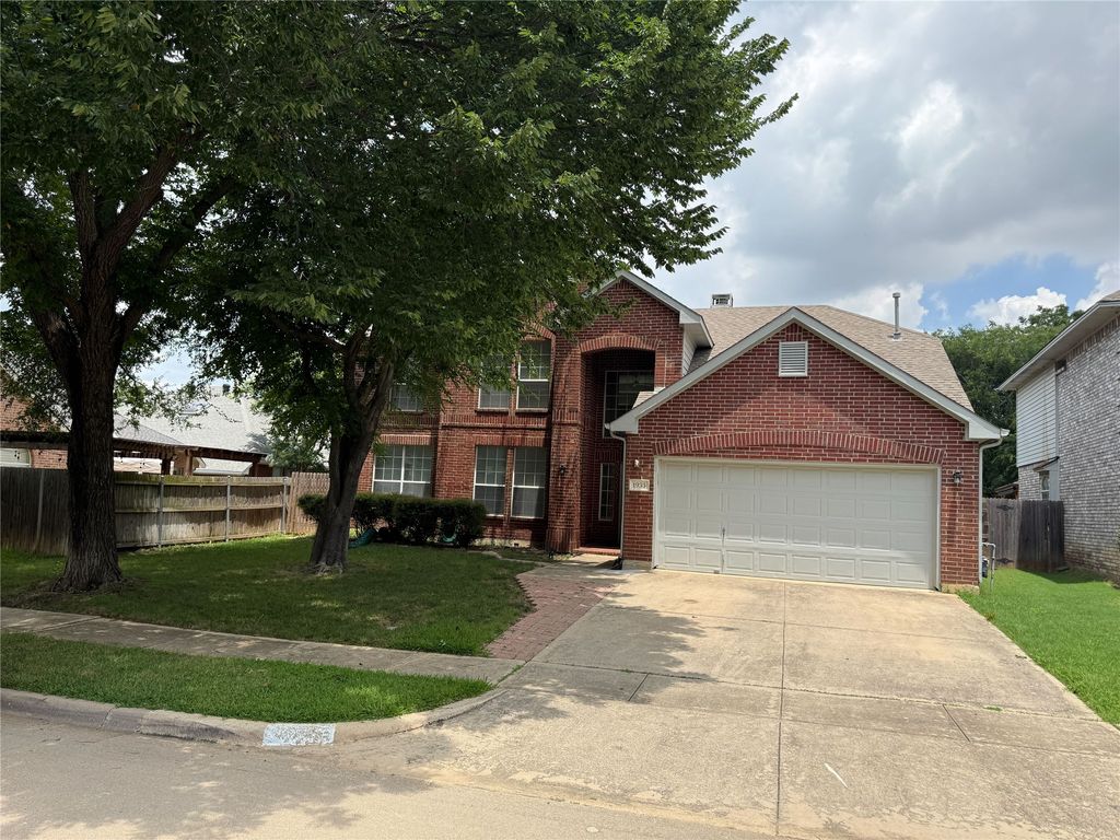 1933 Parktree Drive, Arlington, TX 76001