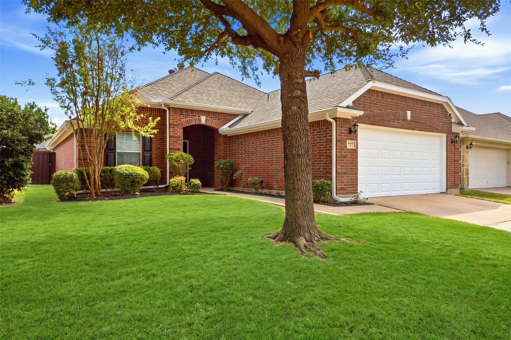 717 Creekside Drive, Little Elm, TX 75068 — exterior