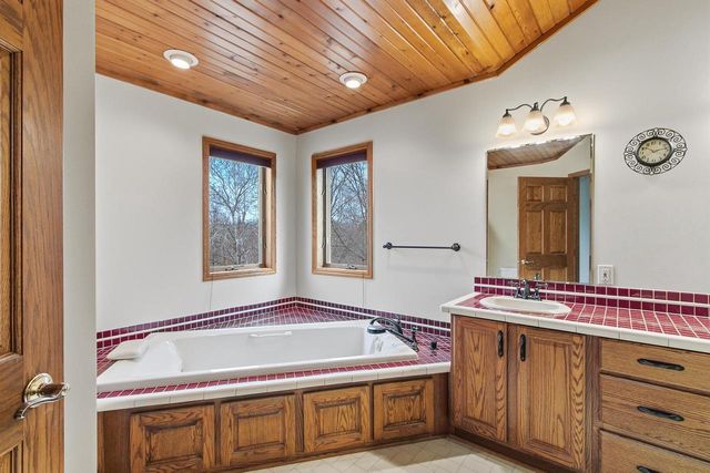 W14116 Selwood Drive, Prairie Du Sac, WI 53578