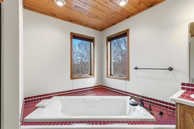 W14116 Selwood Drive, Prairie Du Sac, WI 53578