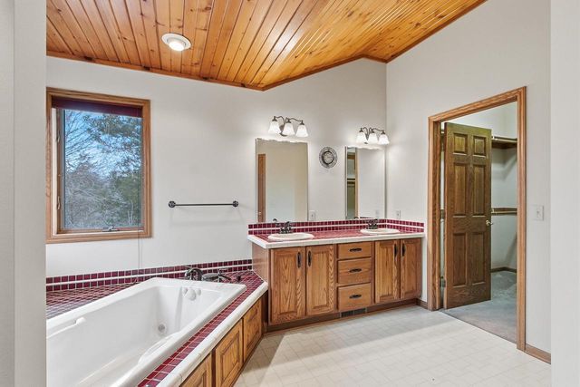 W14116 Selwood Drive, Prairie Du Sac, WI 53578