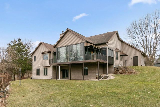 W14116 Selwood Drive, Prairie Du Sac, WI 53578