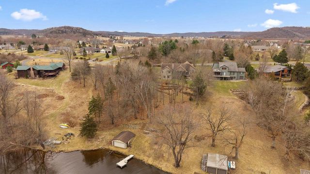 W14116 Selwood Drive, Prairie Du Sac, WI 53578