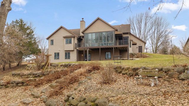 W14116 Selwood Drive, Prairie Du Sac, WI 53578