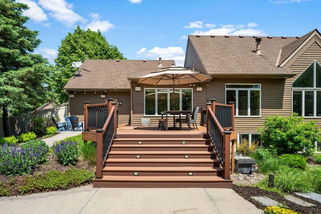 245 Luisa Court, Chaska, MN 55318