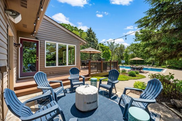 245 Luisa Court, Chaska, MN 55318