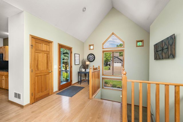 245 Luisa Court, Chaska, MN 55318