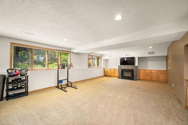245 Luisa Court, Chaska, MN 55318