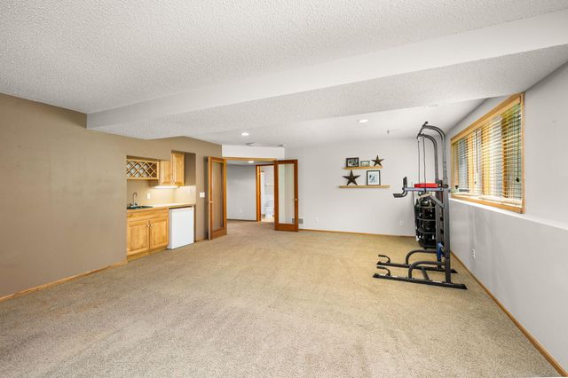 245 Luisa Court, Chaska, MN 55318