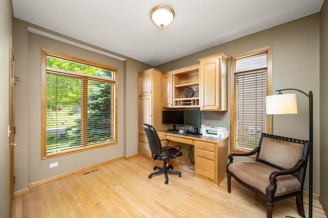 245 Luisa Court, Chaska, MN 55318