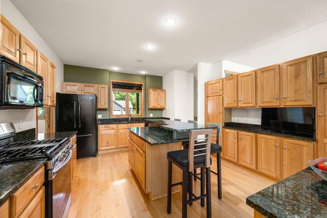 245 Luisa Court, Chaska, MN 55318
