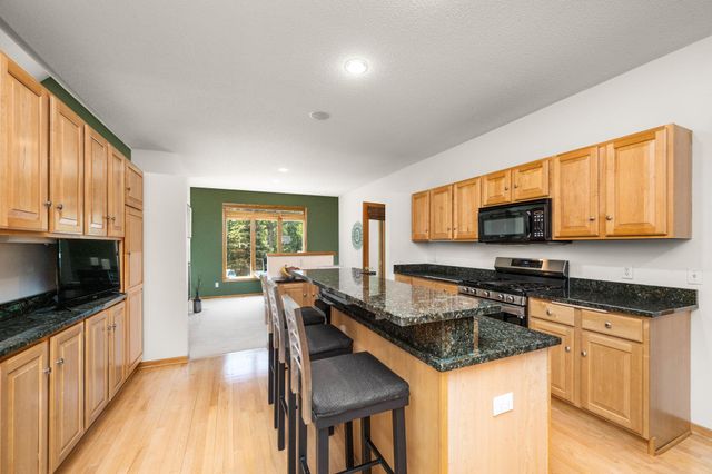 245 Luisa Court, Chaska, MN 55318
